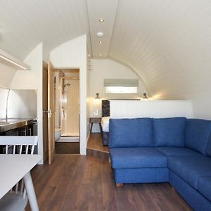 Superior Ensuite Pod Wood Fired Hot Tub Pet Friendly